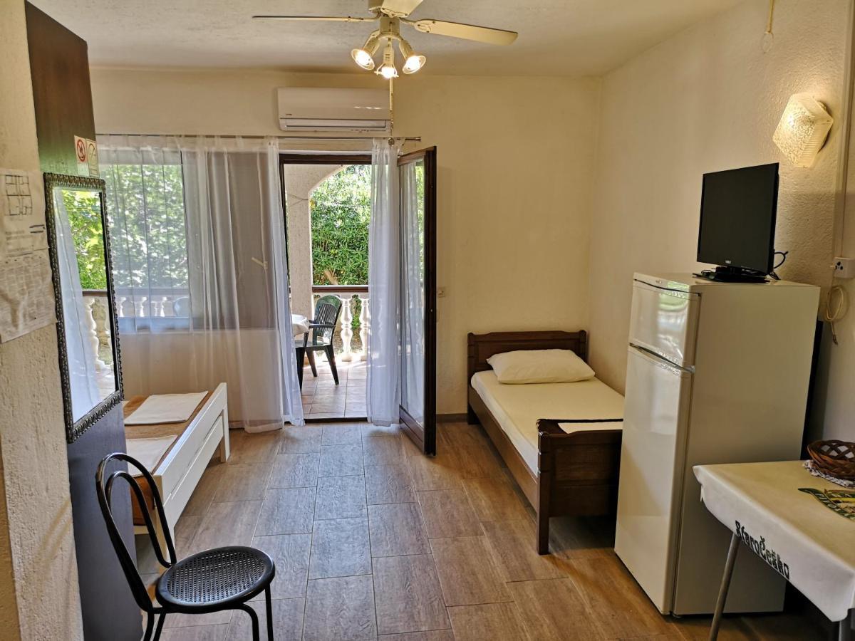 Apartments Mint Povljana - 50M From Sandy Beach ภายนอก รูปภาพ