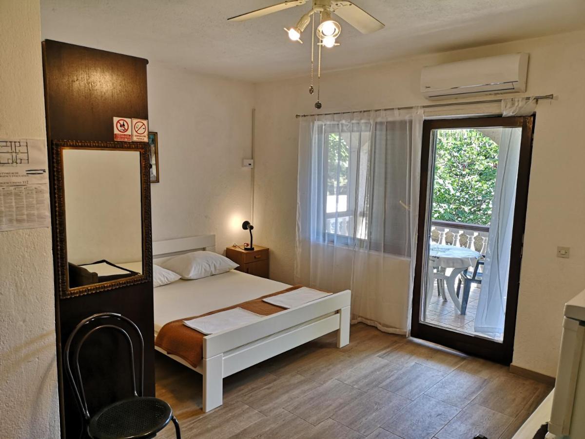 Apartments Mint Povljana - 50M From Sandy Beach ภายนอก รูปภาพ